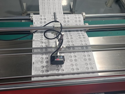 臺式電眼裁切機1.jpg